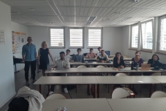 Prof. Joanna Mystkowska podczas zajęć ze studentami Uniwersytetu w Perpignan, dotyczących biomateriałów do zastosowań medycznych.
