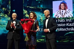 Rektor PB wśród gratulacji odebrała wyróżnienie jako ambasadorka województwa – uhonorowana za promocję nauki i regionu, fot. Paweł Cybulski