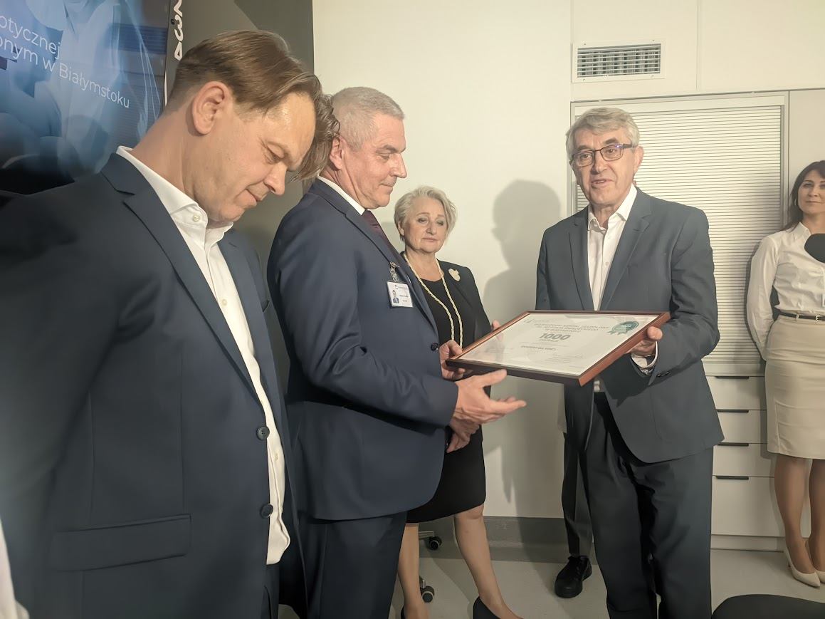 Certyfikat dla zespołu Śniadecji, fot. Hanna Kość