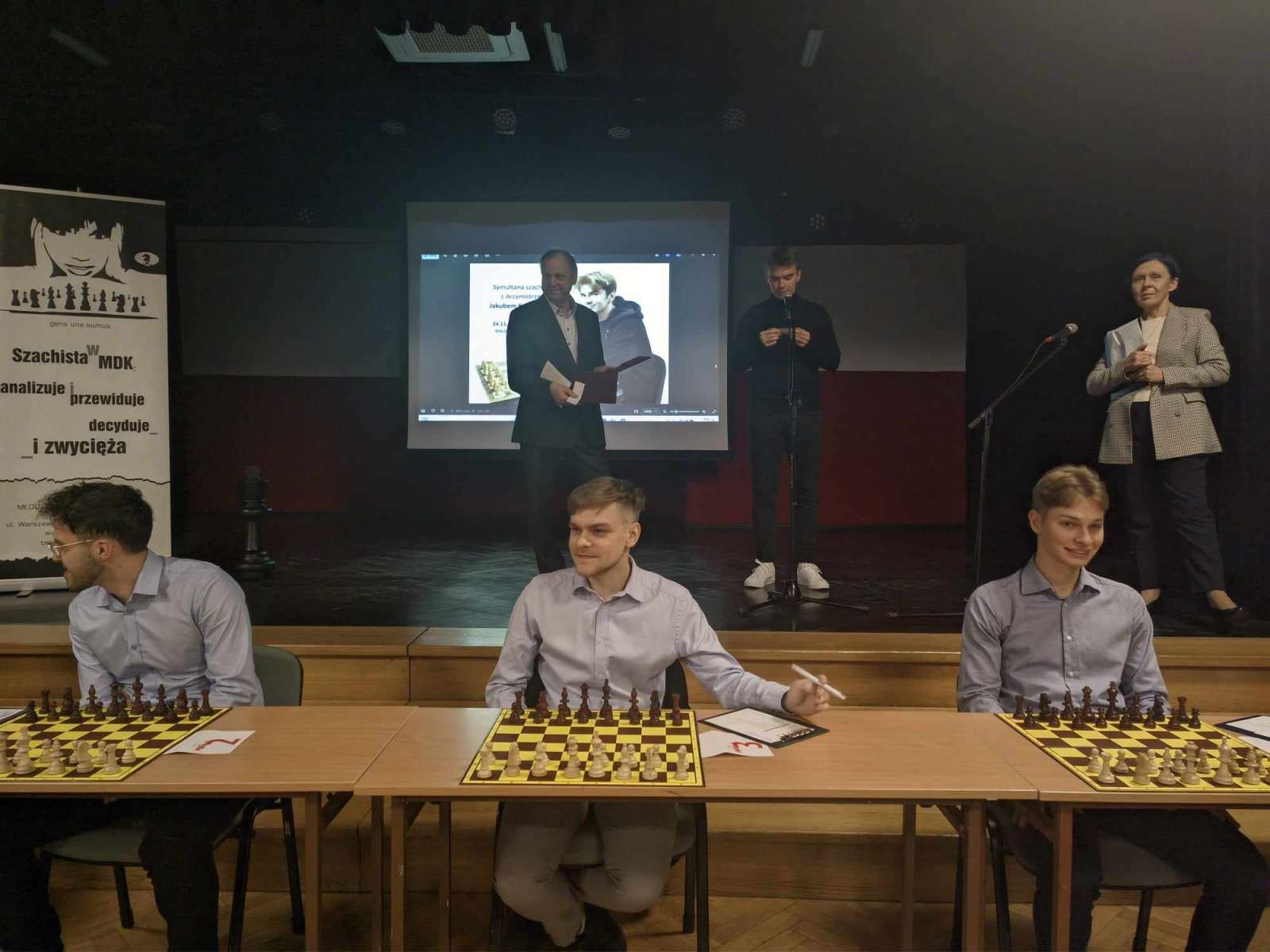 Symultana szachowa z arcymistrzem, fot. Hanna Kość