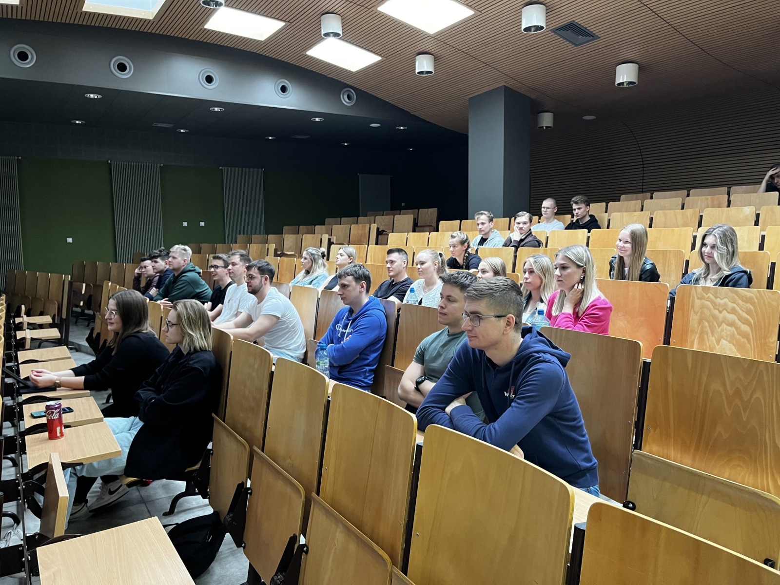 Spotkanie z Szymonem Szabłowskim przyciągnęło wielu studentów budownictwa i kierunków technicznych, fot. A. Jakuć