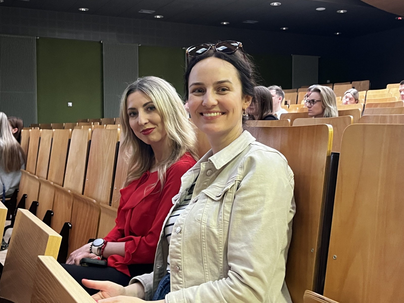 Od lewej: dr hab. inż. Joanna Kazimierowicz - prodziekan ds. studenckich i kształcenia , dr inż. Katarzyna Kalinowska-Wichrowska - prodziekan ds. rozwoju i współpracy Wydziału Budownictwa PB, A. Jakuć