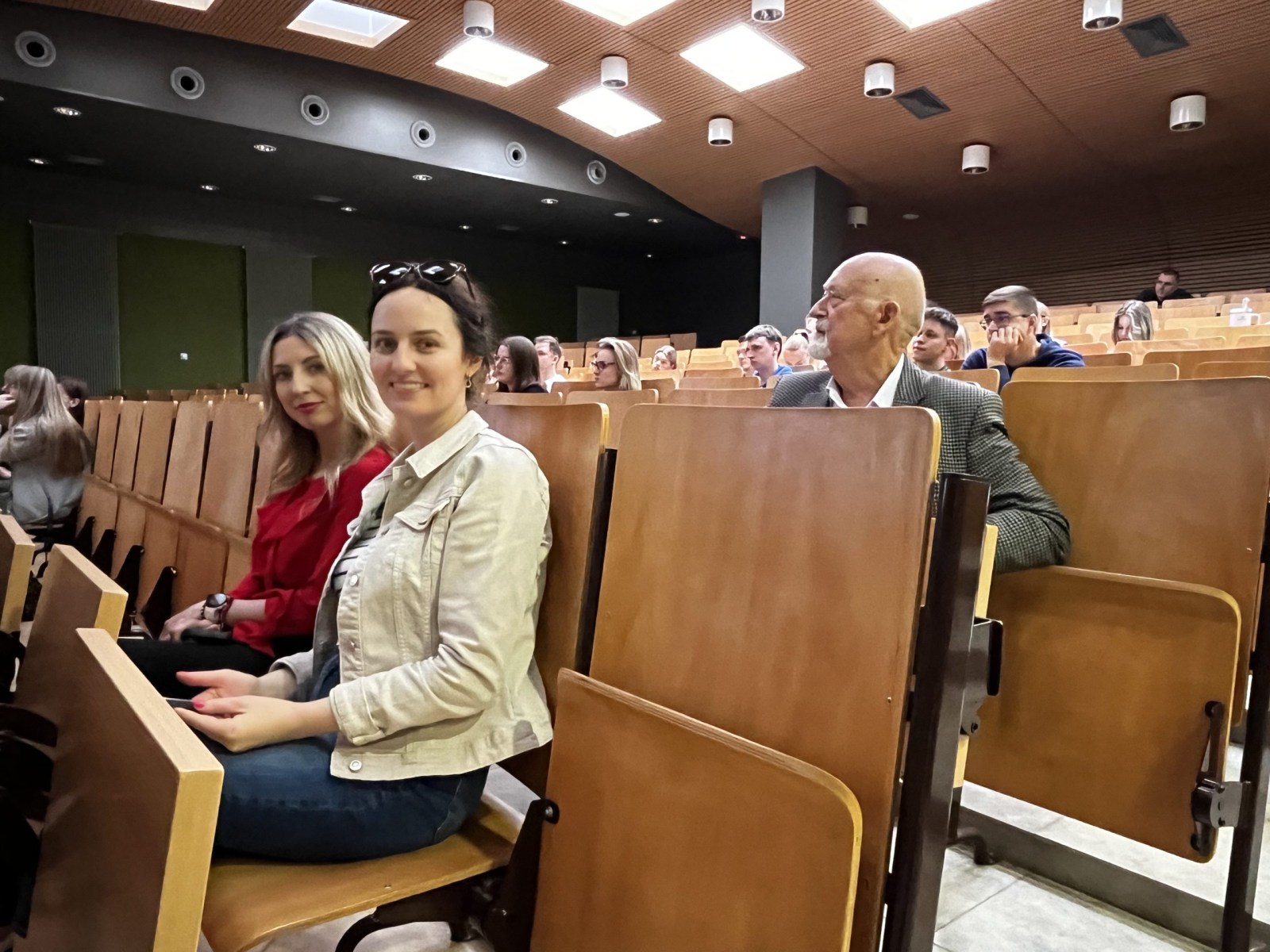 Kadra Wydziału Budownictwa z dziekanem prof. dr. hab. inż. Michałem Bołtrykiem (po praeej)