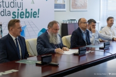 2024-11-19-Podpisanie-porozumień-o-współpracy-o-współpracy-trójstronnej-w-celu-komercjalizacji-rozwiązań-opracowanych-w-ramach-2-edycji-Konkursu-Wschodzący-Innowatorzy-fot-Dariusz-Piekut