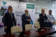 2024-11-19-Podpisanie-porozumień-o-współpracy-o-współpracy-trójstronnej-w-celu-komercjalizacji-rozwiązań-opracowanych-w-ramach-2-edycji-Konkursu-Wschodzący-Innowatorzy-fot-Dariusz-Piekut