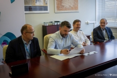 2024-11-19-Podpisanie-porozumień-o-współpracy-o-współpracy-trójstronnej-w-celu-komercjalizacji-rozwiązań-opracowanych-w-ramach-2-edycji-Konkursu-Wschodzący-Innowatorzy-fot-Dariusz-Piekut