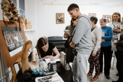 Spotkanie autorskie poświęconego premierze książki „Włodzimierz Naumiuk. Zanim przemówią rzeźby” w Miejskim Ośrodku Animacji Kultury w Zabłudowie. Fot. Marcin Ciuchniecki
